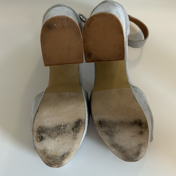 Urban outfitters gray suede heels size 8 - Picture 5 of 7